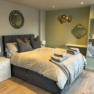 Apartment Studio Apartment, Ferndown